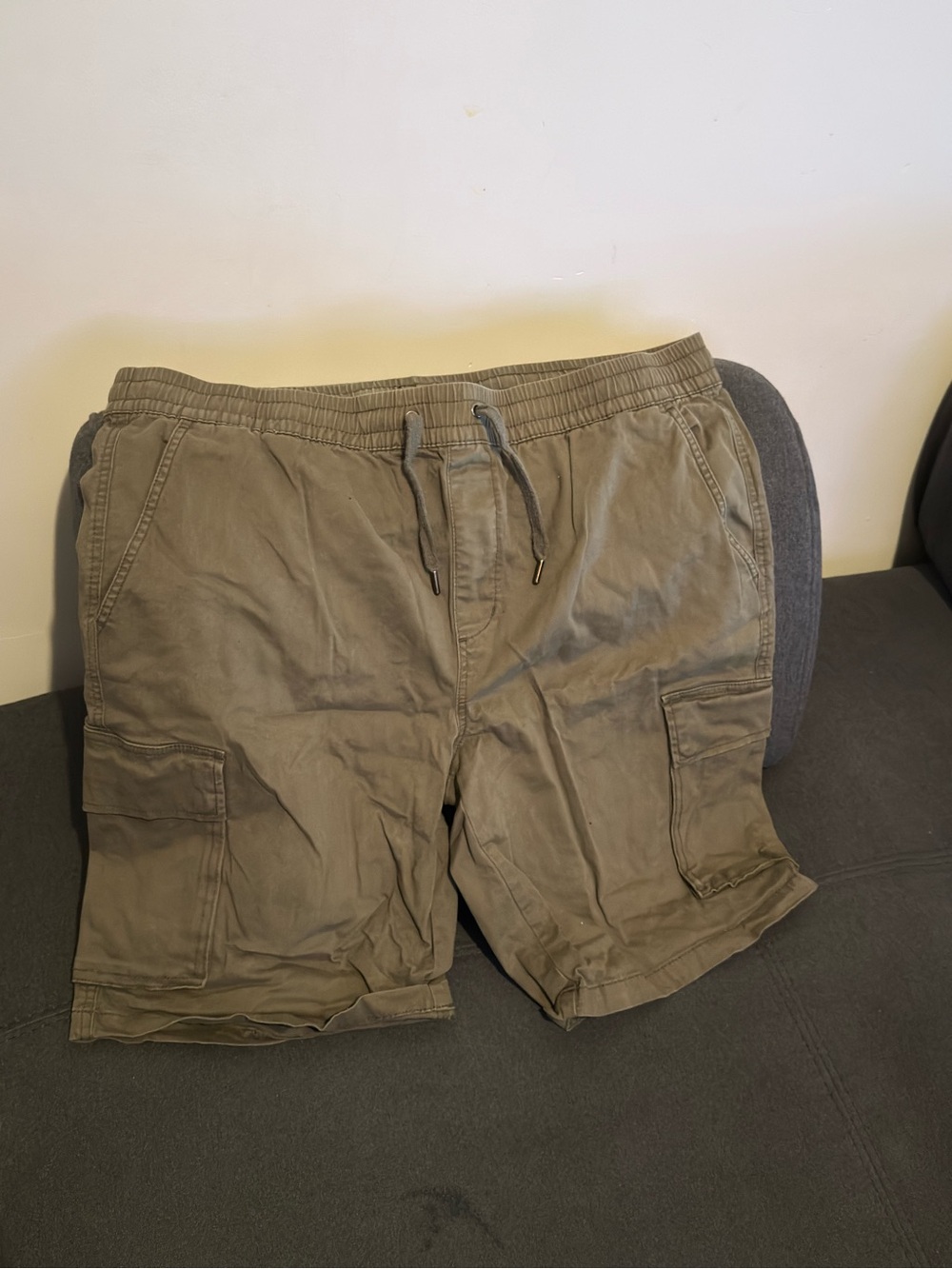 Tag Men's Cargo Drawstring Shorts in Olive Green